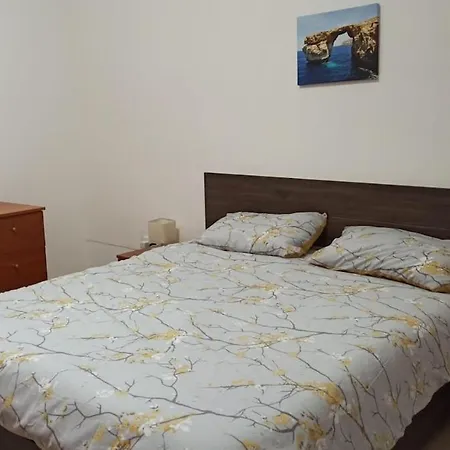 Sw1 - Cosy Three Bedroom In *