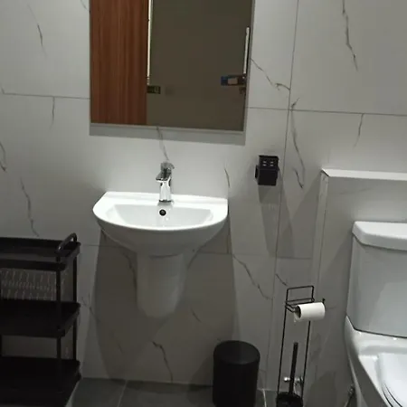 Sw1 - Cosy Three Bedroom In Apartamento