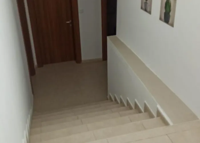 Sw1 - Cosy Three Bedroom In